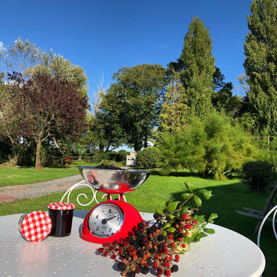 Les Champs Rabats Bed and Breakfast Villers-sur-Mer Exteriör bild